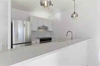 325 NW Uptown Ter #1A, Portland, OR 97210 - Photo 9