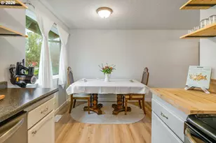 1318 SE Beaver Creek Ln, Troutdale, OR 97060 - Photo 9