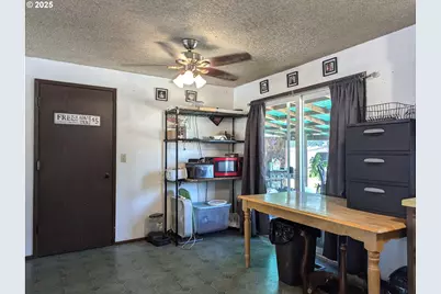 47696 W 1st St, Oakridge, OR 97463 - Photo 7