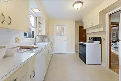 7126 N Ivanhoe St, Portland, OR 97203 - Photo 11