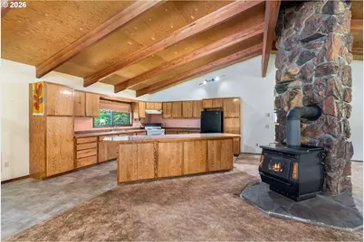 586 NW Loop Rd, White Salmon, WA 98672 - Photo 17