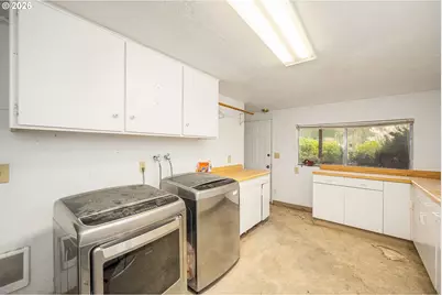 10919 E Mapleton Rd, Mapleton, OR 97453 - Photo 25