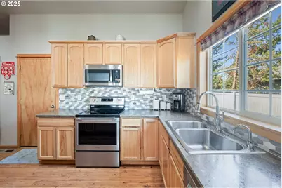 16676 McClintock Pl, La Pine, OR 97739 - Photo 9