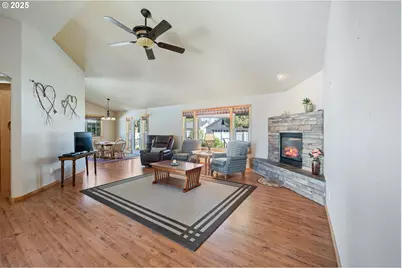 16676 McClintock Pl, La Pine, OR 97739 - Photo 5