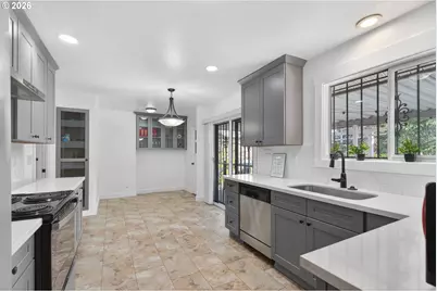 820 NE 168th Pl, Portland, OR 97230 - Photo 9