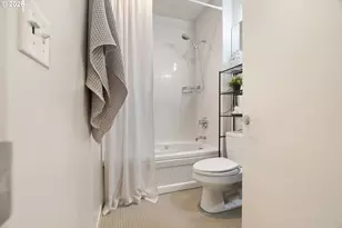 245 SW Meade St, Portland, OR 97201 - Photo 27