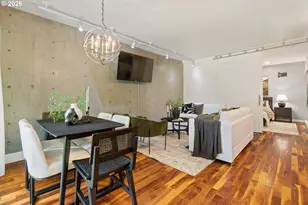 245 SW Meade St, Portland, OR 97201 - Photo 9