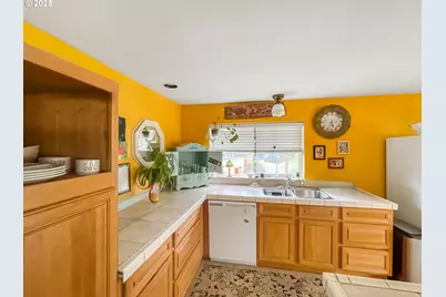 236 Fountain Ct, Brookings, OR 97415 - Photo 7