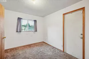 1384 NE 19th St, Gresham, OR 97030 - Photo 15