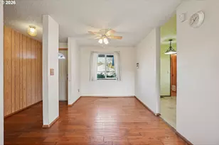 1384 NE 19th St, Gresham, OR 97030 - Photo 5