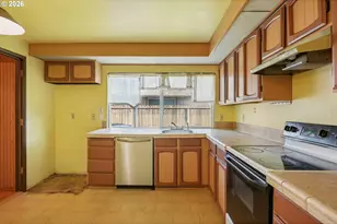 1384 NE 19th St, Gresham, OR 97030 - Photo 9