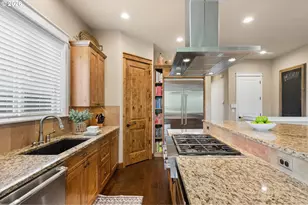 9830 NW Wayne Ln, Portland, OR 97229 - Photo 11
