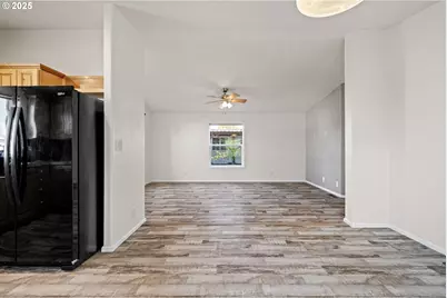 1415 S Bertelsen Rd #112, Eugene, OR 97402 - Photo 9