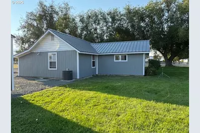 1645 4th St, Haines, OR 97833 - Photo 9