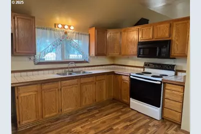 1645 4th St, Haines, OR 97833 - Photo 15