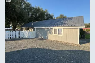 1645 4th St, Haines, OR 97833 - Photo 5