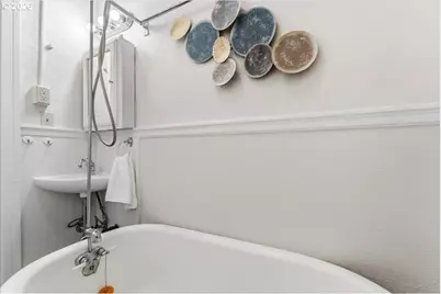 2109 NW Irving St #211, Portland, OR 97210 - Photo 19