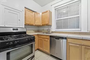 2109 NW Irving St, Portland, OR 97210 - Photo 9