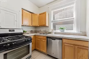 2109 NW Irving St, Portland, OR 97210 - Photo 7