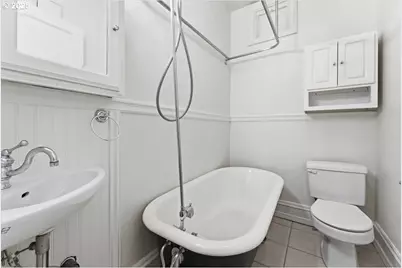 2109 NW Irving St #211, Portland, OR 97210 - Photo 11