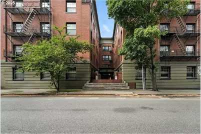 2109 NW Irving St #211, Portland, OR 97210 - Photo 3