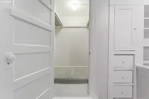 2109 NW Irving St, Portland, OR 97210 - Photo 21