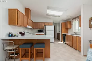 1621 NE Yaquina Heights Dr, Newport, OR 97365 - Photo 9