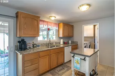 962 NW Keasey St, Roseburg, OR 97471 - Photo 15