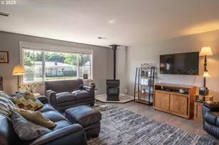 962 NW Keasey St, Roseburg, OR 97471 - Photo 11