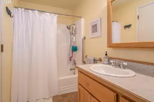 962 NW Keasey St, Roseburg, OR 97471 - Photo 21