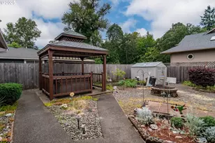 962 NW Keasey St, Roseburg, OR 97471 - Photo 5