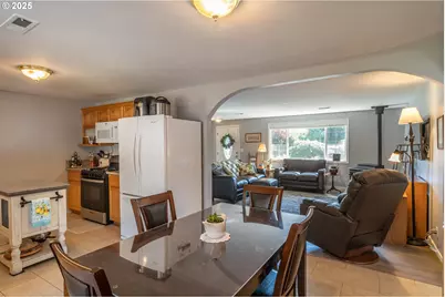 962 NW Keasey St, Roseburg, OR 97471 - Photo 13