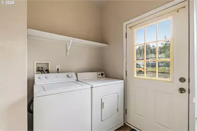 1281 S 57th Pl, Springfield, OR 97478 - Photo 11