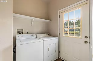 1281 S 57th Pl, Springfield, OR 97478 - Photo 13