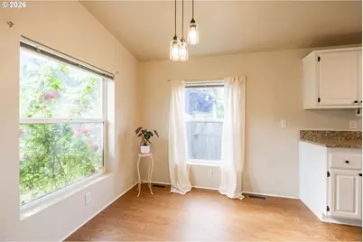 1281 S 57th Pl, Springfield, OR 97478 - Photo 9