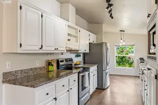 1281 S 57th Pl, Springfield, OR 97478 - Photo 9