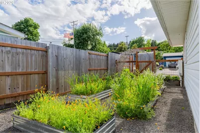 1281 S 57th Pl, Springfield, OR 97478 - Photo 25