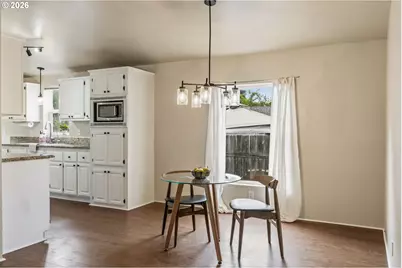 1281 S 57th Pl, Springfield, OR 97478 - Photo 5