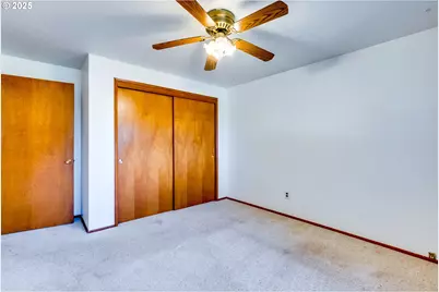 19560 SW Madeline St, Beaverton, OR 97078 - Photo 21