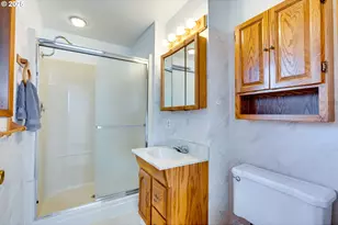 19560 SW Madeline St, Beaverton, OR 97078 - Photo 17