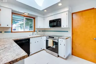 19560 SW Madeline St, Beaverton, OR 97078 - Photo 11