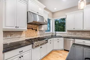 4530 SW Council Crest Dr, Portland, OR 97239 - Photo 9