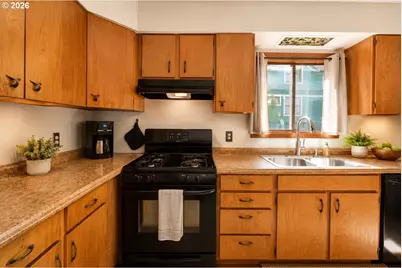 533 38th St, Astoria, OR 97103 - Photo 11