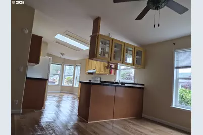 140 SW Birch Ave, Warrenton, OR 97146 - Photo 7