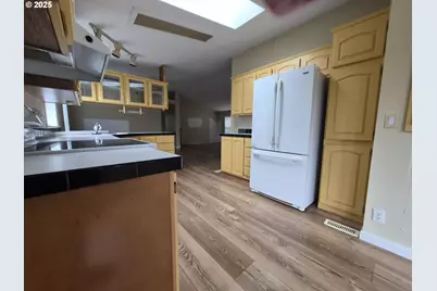 140 SW Birch Ave, Warrenton, OR 97146 - Photo 15