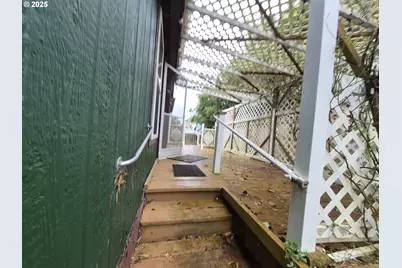 140 SW Birch Ave, Warrenton, OR 97146 - Photo 17