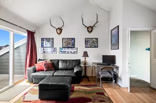 275 N Hayden Bay Dr, Portland, OR 97217 - Photo 13