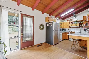 1014 SE 175th Pl, Portland, OR 97233 - Photo 9