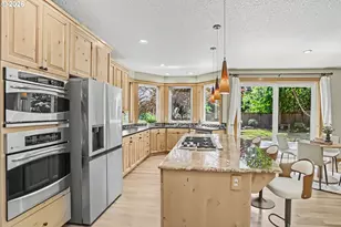 17622 Brookhurst Dr, Lake Oswego, OR 97034 - Photo 9