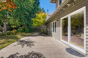 17622 Brookhurst Dr, Lake Oswego, OR 97034 - Photo 25